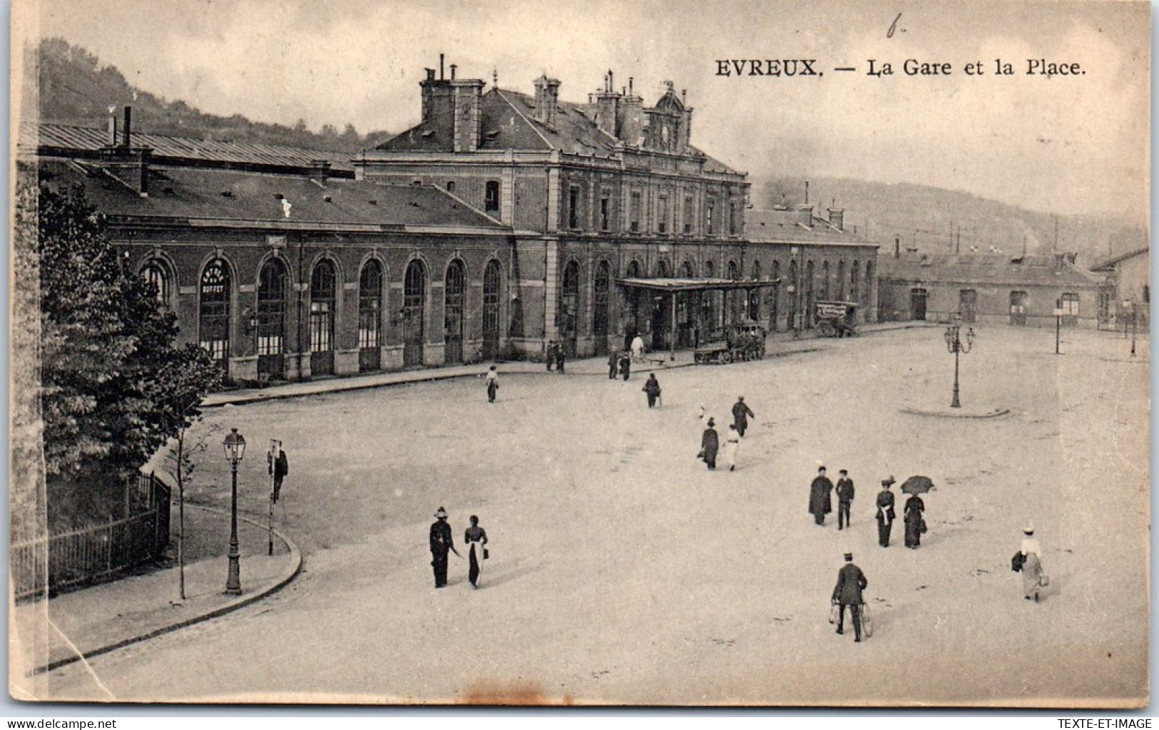 27 EVREUX - La Gare Et La Place. - Evreux