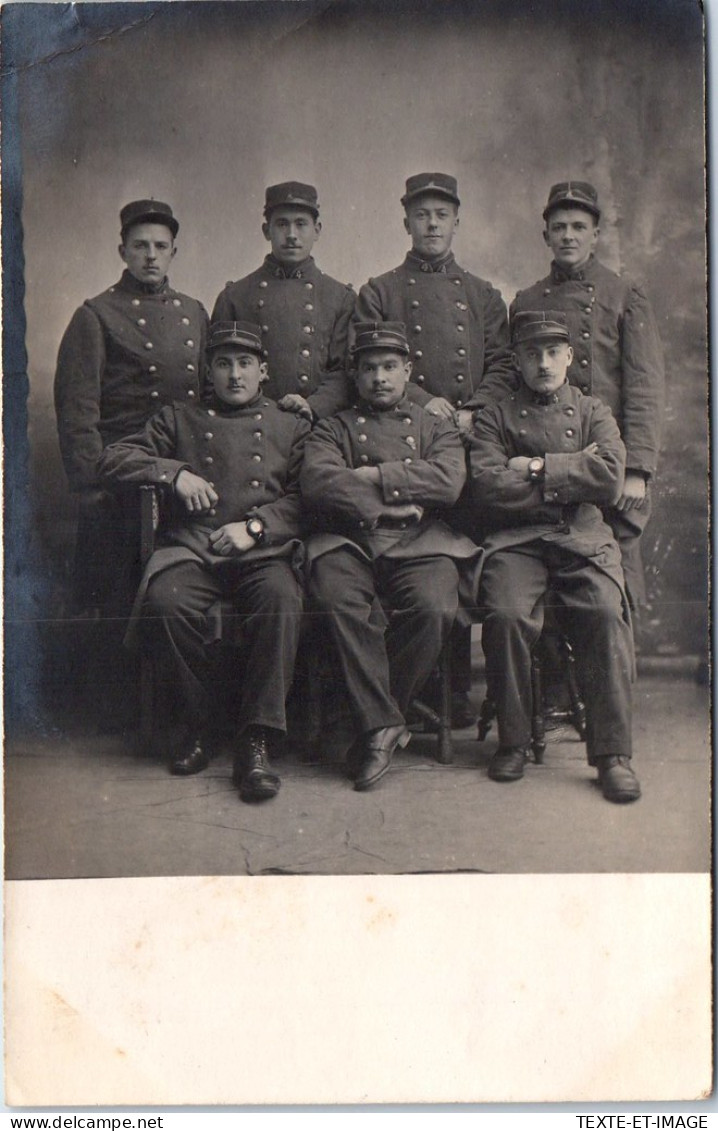 MILITARIA 14/18 - Groupe De Militaires (4e Sur Le Kepi) - Guerre 1914-18