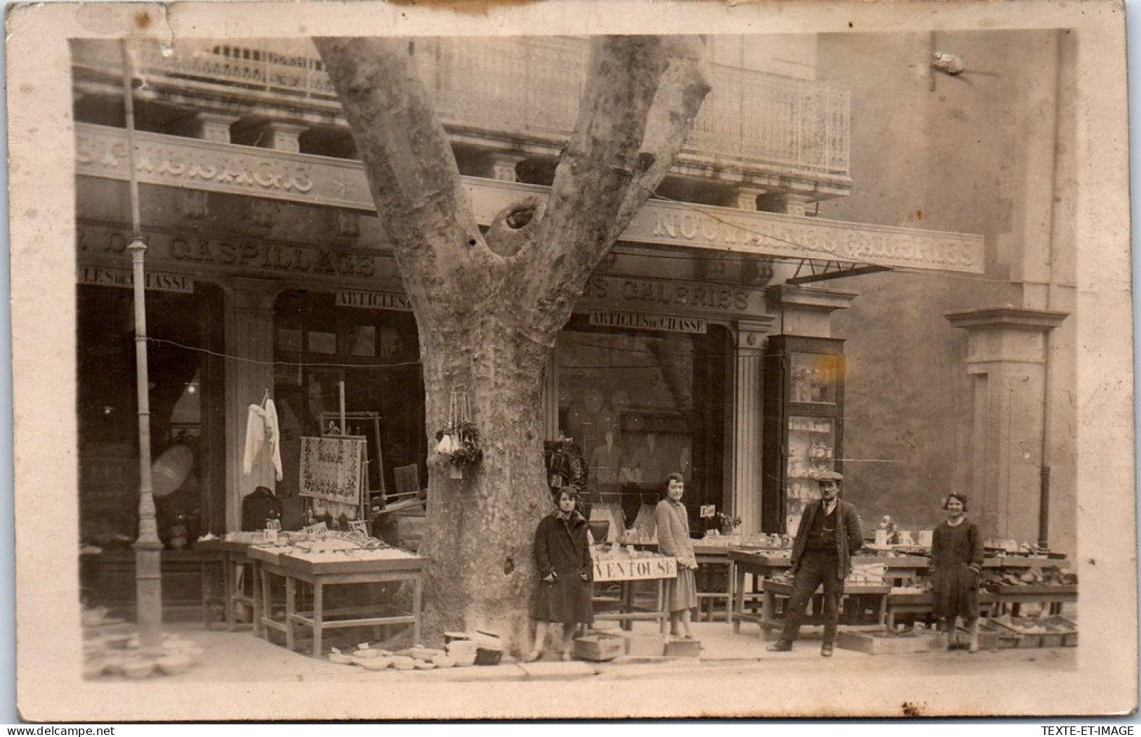 84 CAVAILLON - CARTE PHOTO - Grand Bazar 103 Cours Bournisac. - Cavaillon