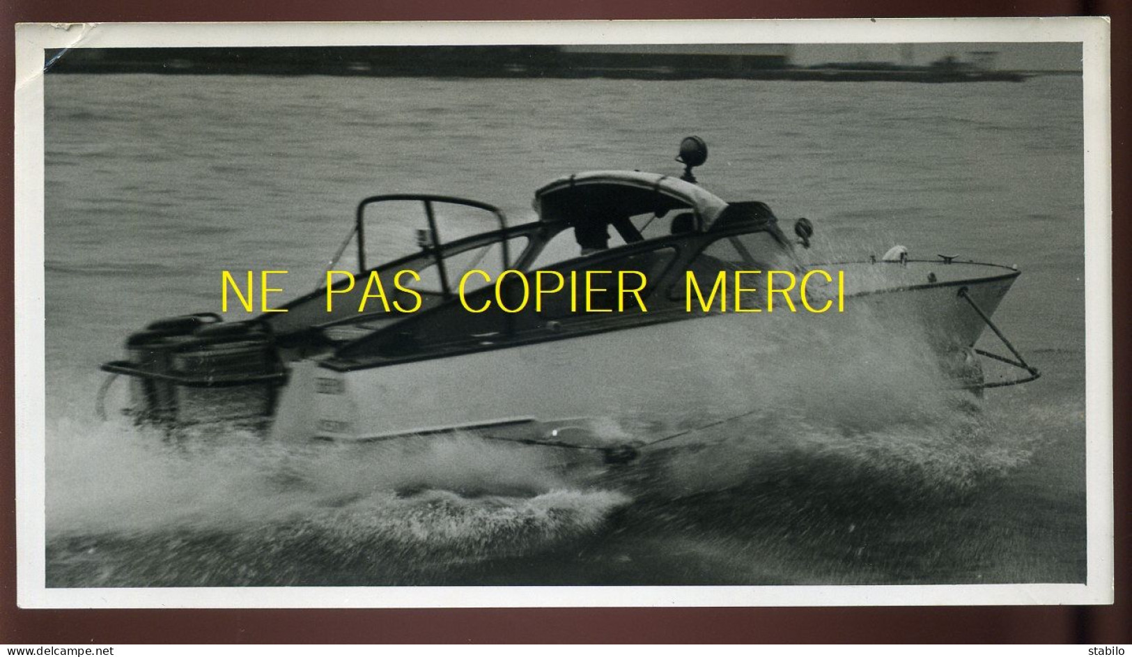 BATEAU - CANOT HORS-BORD DE COURSE - FORMAT 8.6 X 16.2 CM  - Bateaux