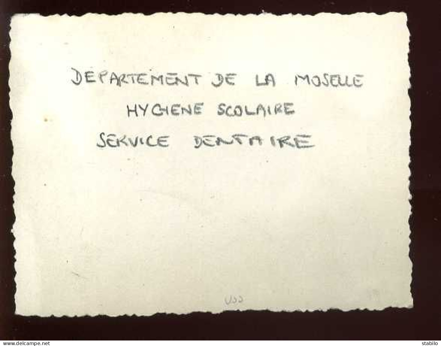 DEPARTEMENT DE LA MOSELLE - HYGIENE SCOLAIRE - CAMION DU SERVICE DENTAIRE - DENTISTE - FORMAT 9 X 6.8 CM - Lieux