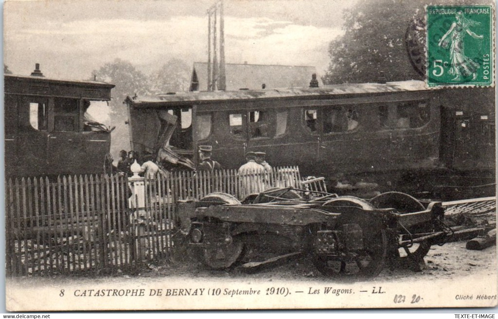27 BERNAY - Deraillement De L'express 1910, Les Wagons  - Bernay