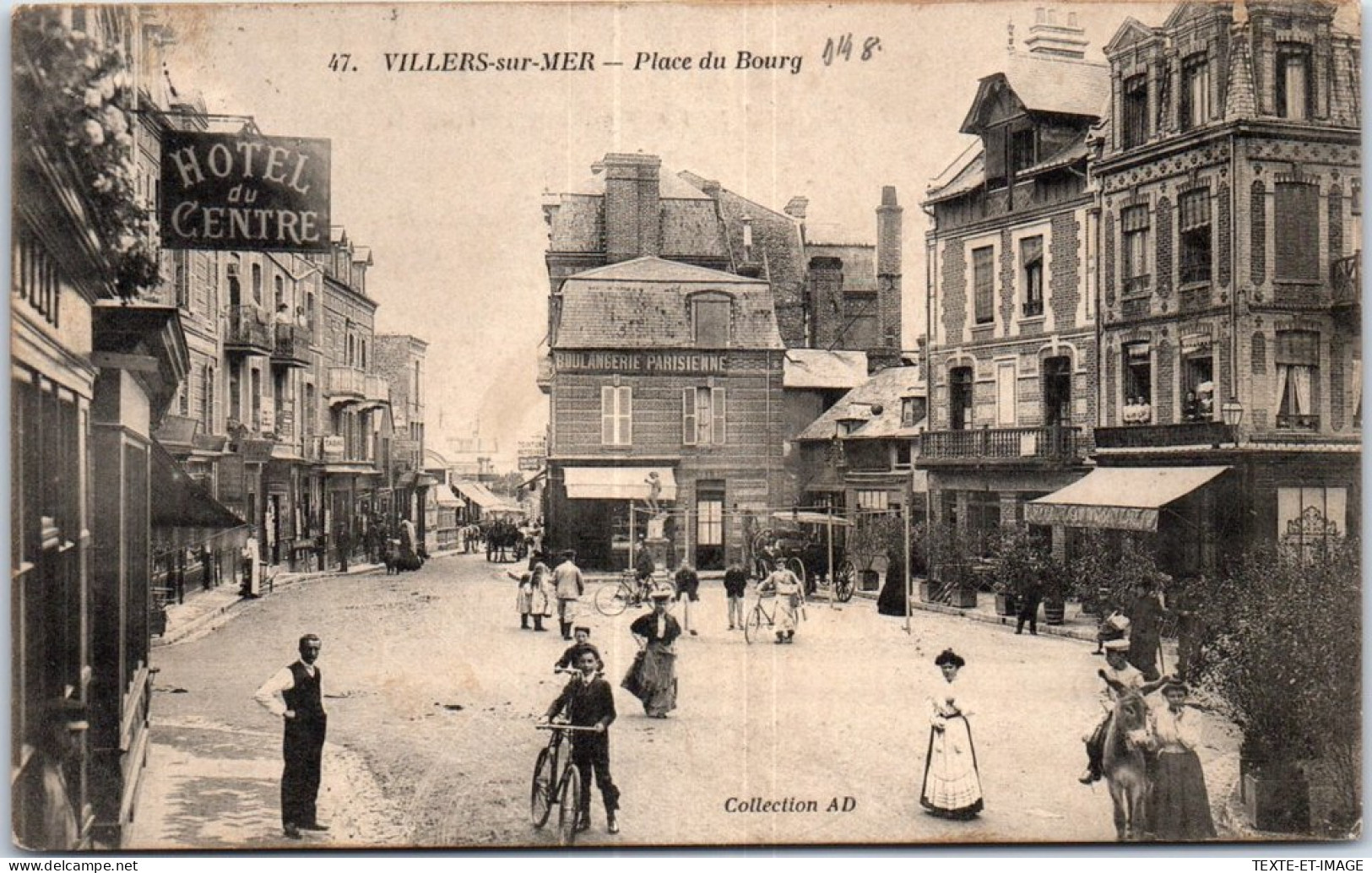 14 VILLERS SUR MER - Un Coin De La Place Du Bourg  - Villers Sur Mer