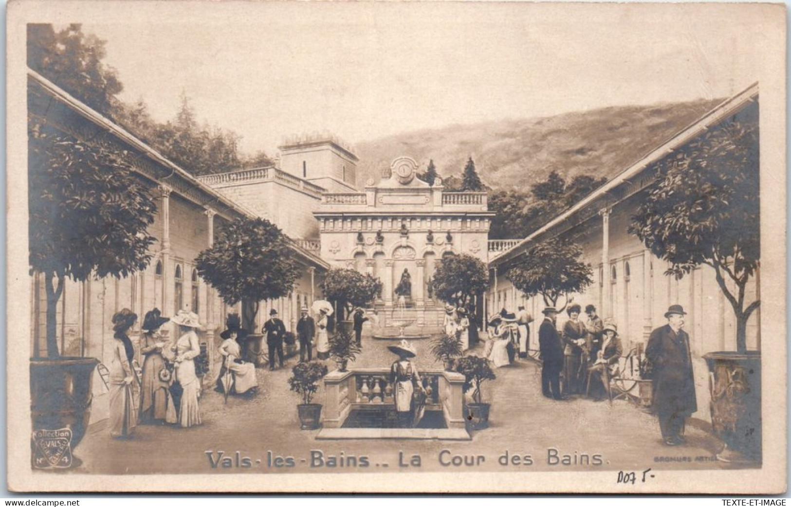 07 VALS LES BAINS - La Cour Des Bains  - Autres & Non Classés