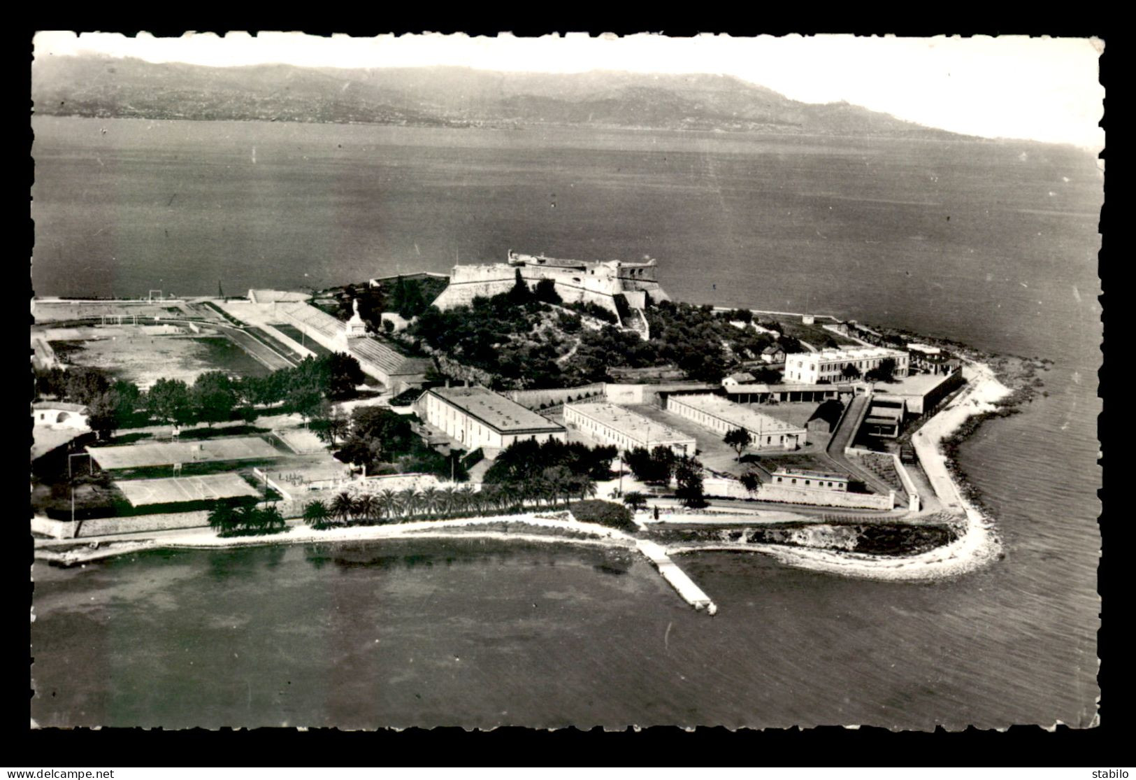 STADES - FOOTBALL - ANTIBES (ALPES MARITIMES) - Stadiums