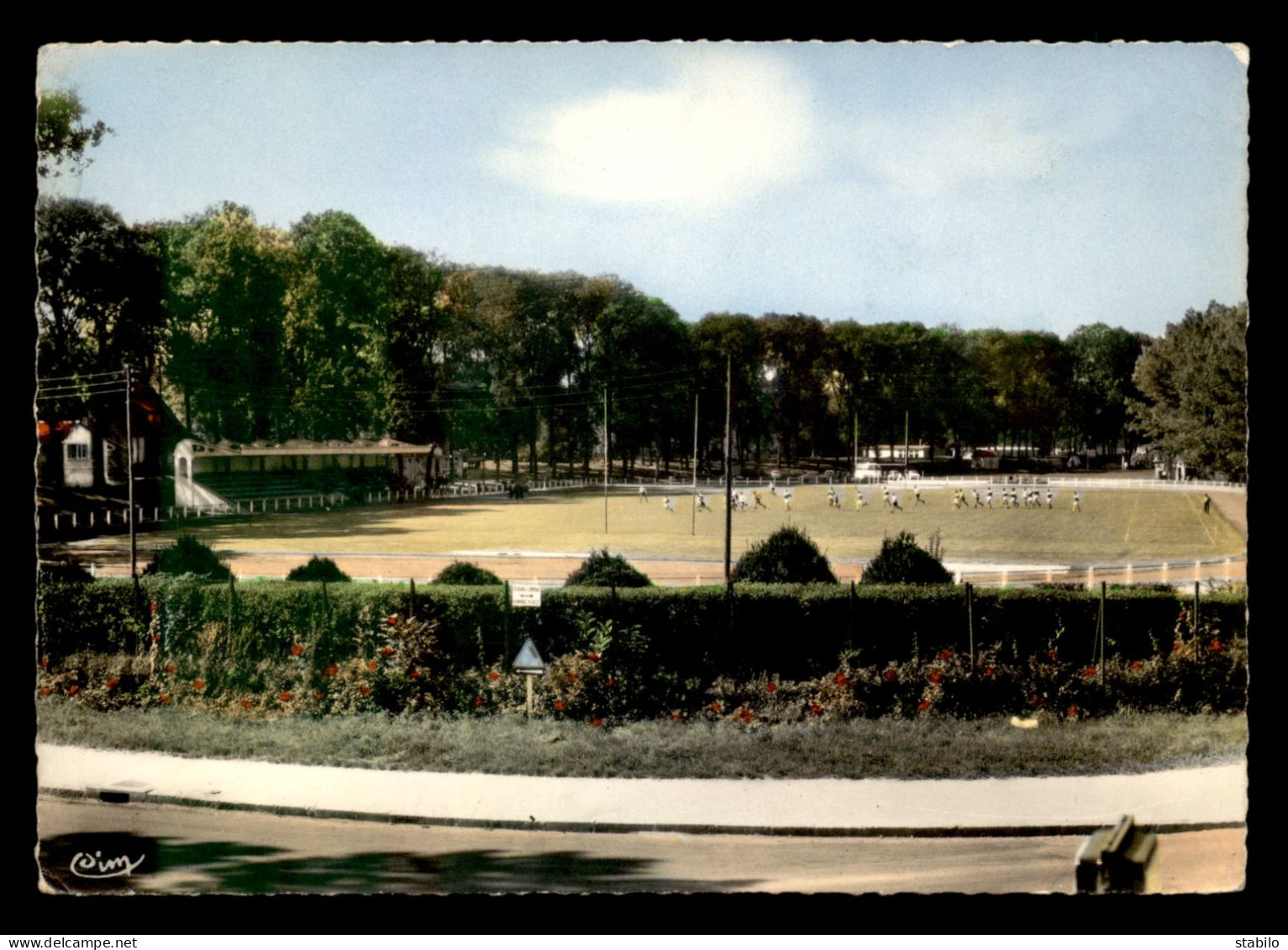 STADES - FOOTBALL - VERDUN (MEUSE) - Stadiums