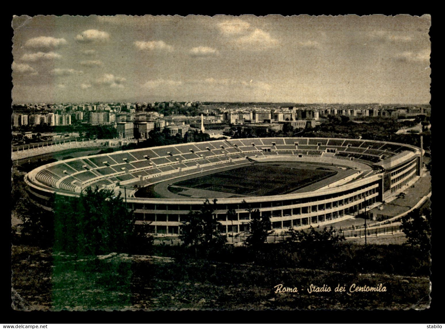 STADES - FOOTBALL - ITALIE - ROME - LE STADE DES CENT MILLE ASSISTANTS - Estadios