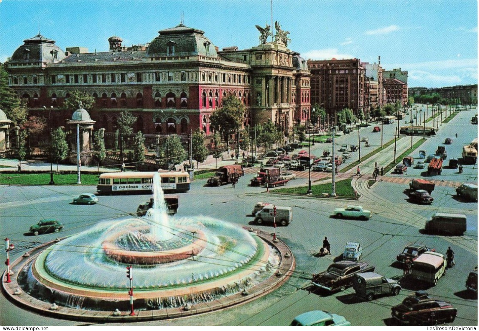 ESPAGNE - Madrid - Carrefour De L'Empereur Charles V - Fontaine Monumentale - Colorisé - Carte Postale - Madrid