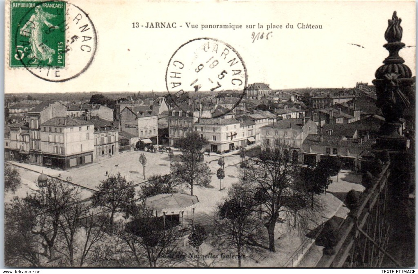 16 JARNAC - Vue Panoramique Sur La Place Du CHATEAU - Jarnac