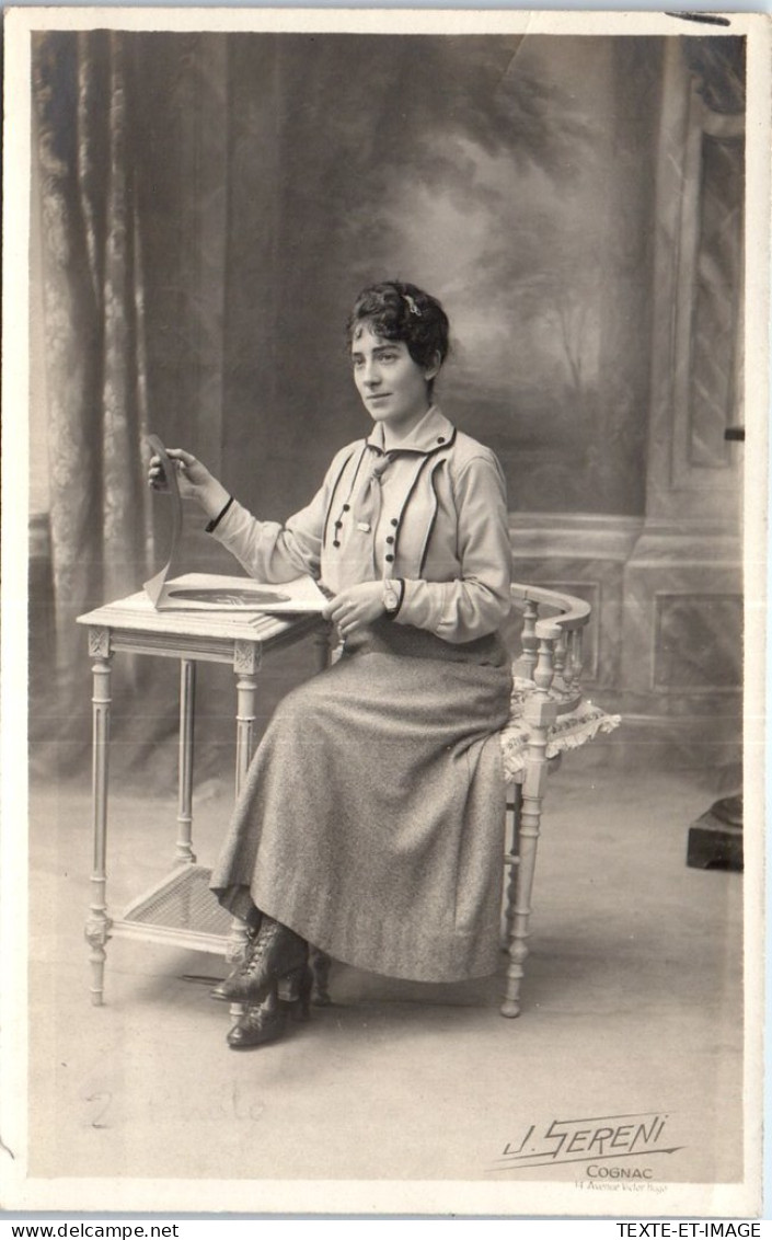 16 COGNAC - CARTE PHOTO - Femme (professeur D'espagnol)  - Cognac