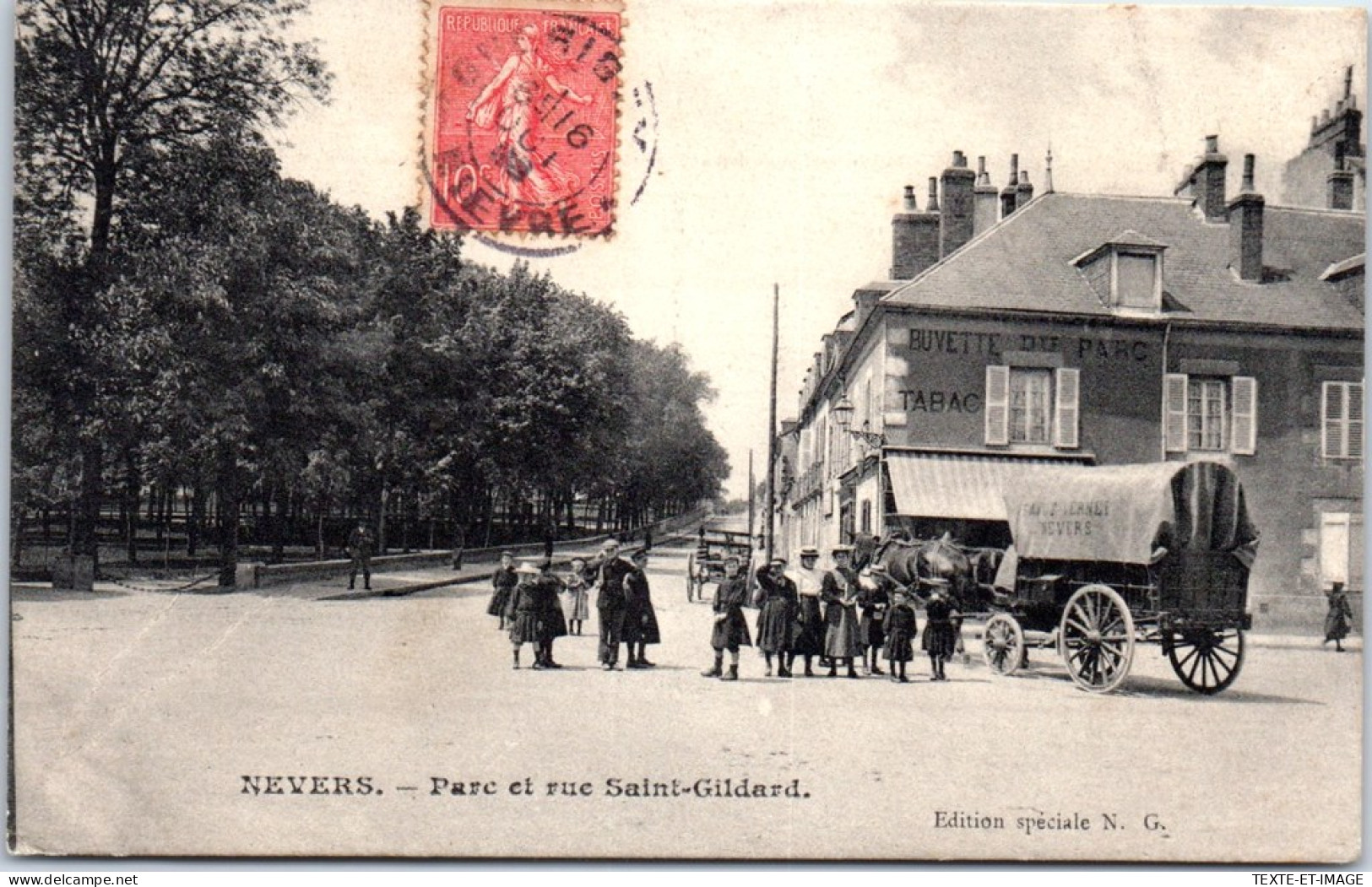 58 NEVERS - Place Et Rue Saint Gildard  - Nevers