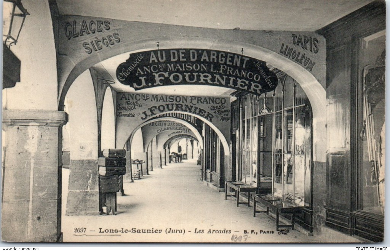 39 LONS LE SAUNIER - Les Arcades. - Lons Le Saunier