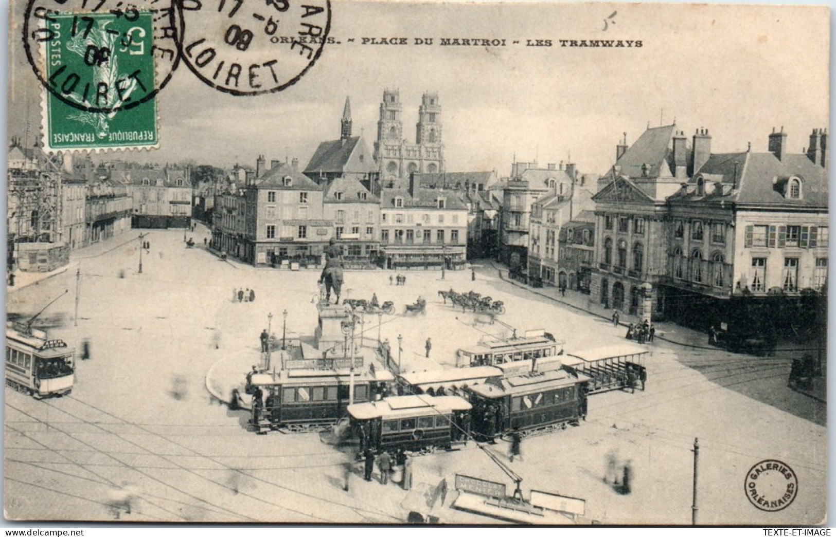 45 ORLEANS - Vue Des Tramways Sur La Place Du Martroi  - Orleans