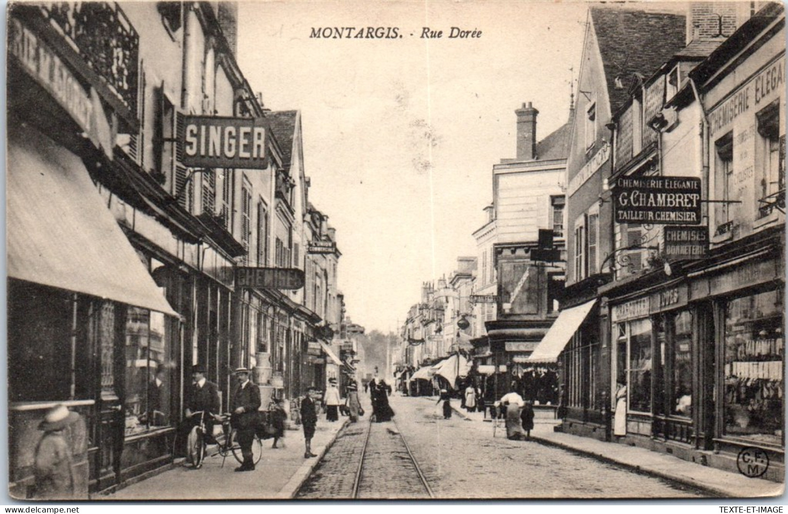 45 MONTARGIS -- Vue Des Commerces Rue Doree - Montargis