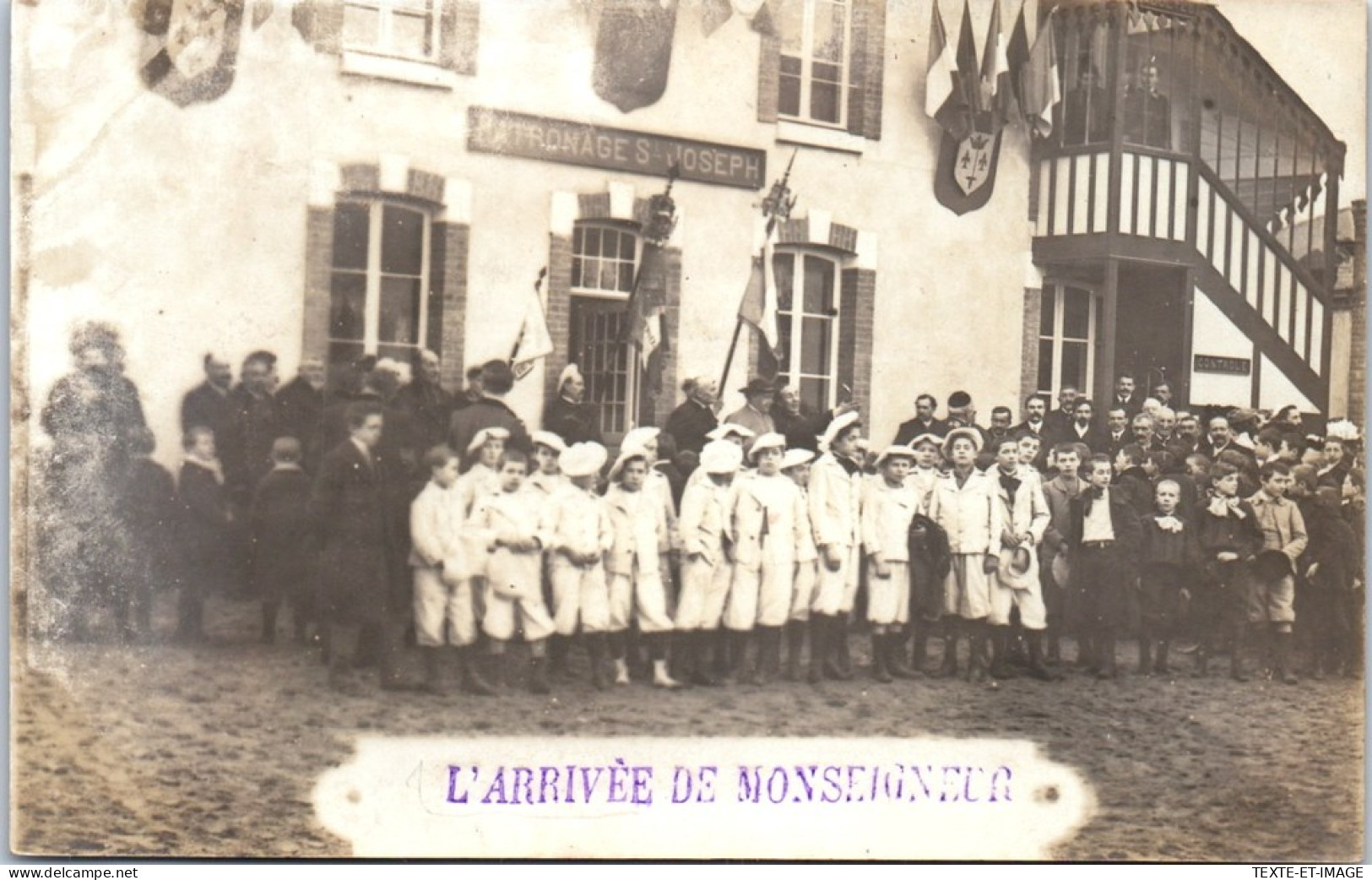 45 GIEN - CARTE PHOTO - Arrivee De Monseigneur 1908 - Gien