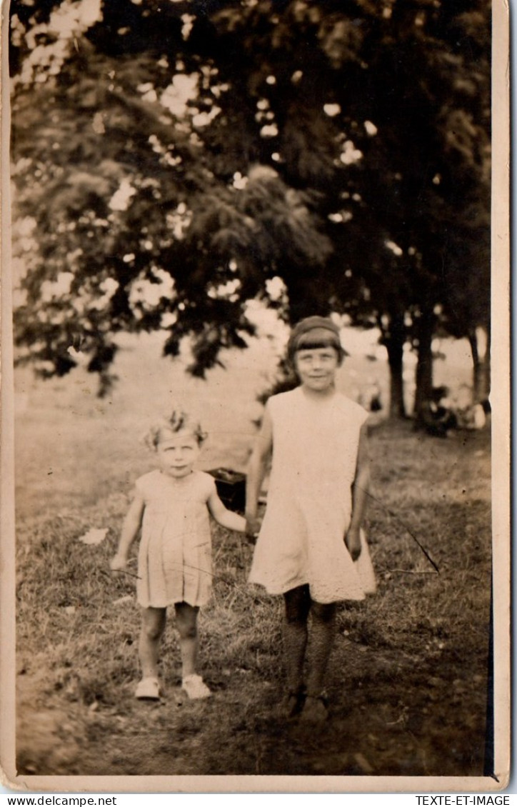 69 LYON - CARTE PHOTO - 2 Petites Filles Dans Un Jardin  - Autres & Non Classés