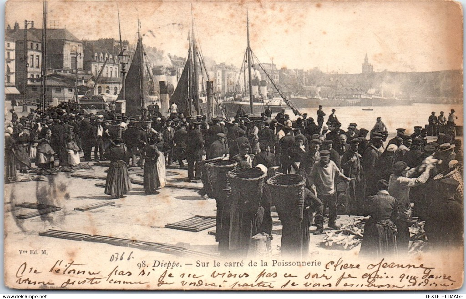 76 DIEPPE - Sur Le Carree De La Poissonnerie. - Dieppe