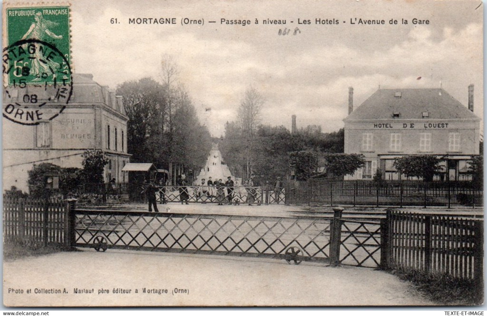 61 MORTAGNE - Passage A Niveau, L'avenue De La Gare  - Mortagne Au Perche