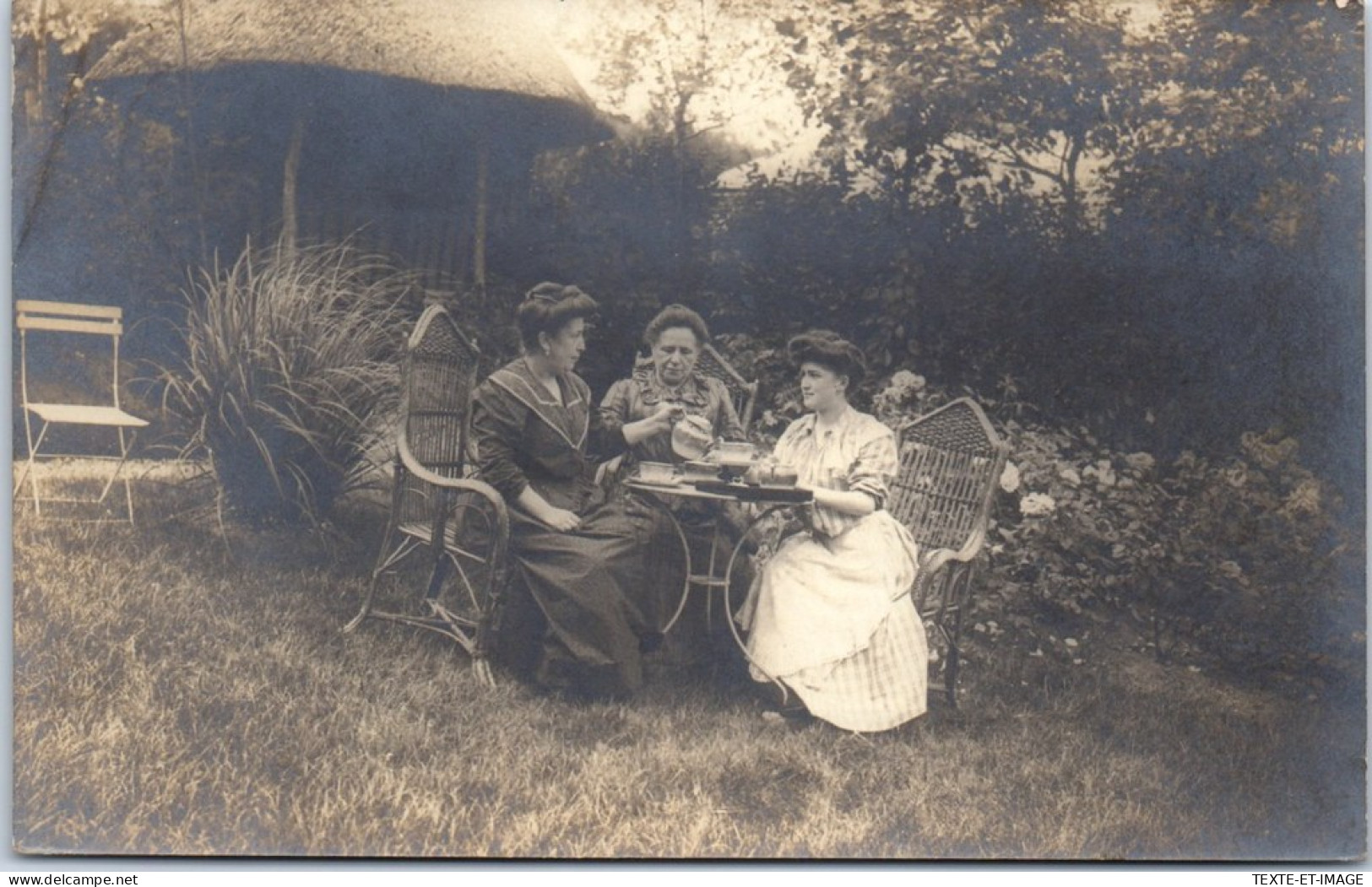 76 YPORT - CARTE PHOTO - Trois Femmes Dans Un Jardin  - Yport