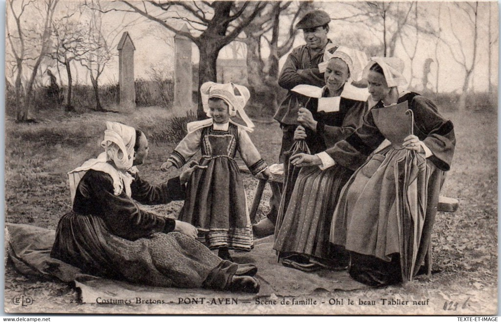 29 PONT AVEN - Scene De Famille, Le Beau Tablier  - Pont Aven