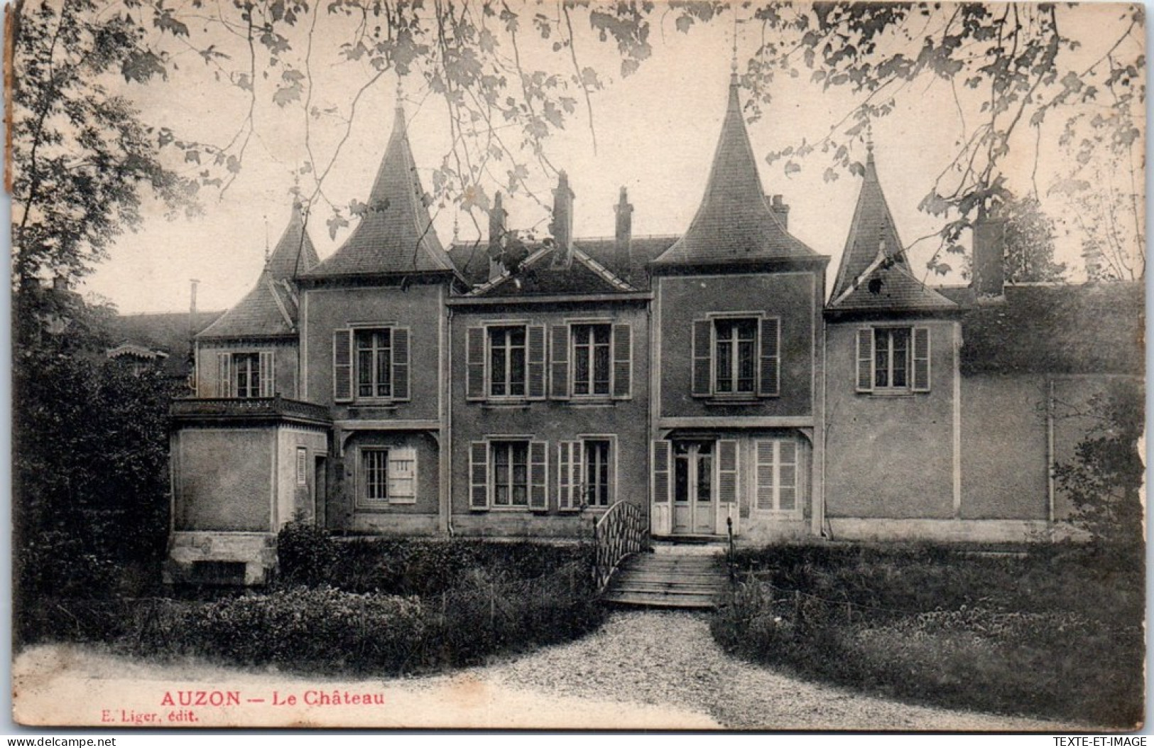 10 AUZON - Vue Sur Le CHATEAU - Autres & Non Classés