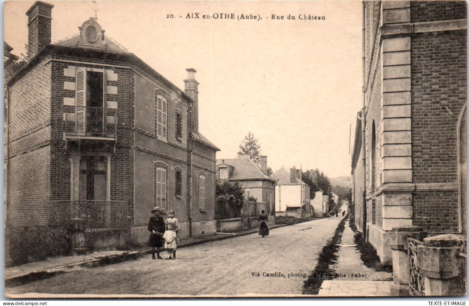 10 AIX EN OTHE - La Rue Du CHATEAU - Autres & Non Classés