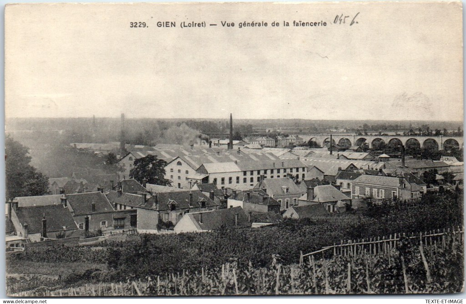 45 GIEN - Vue Generale Sur La Faiencerie  - Gien