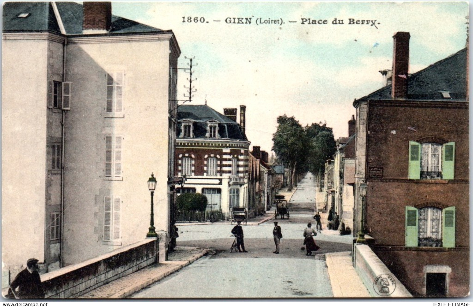 45 GIEN - La Place Du Berry Depuis Le Pont  - Gien