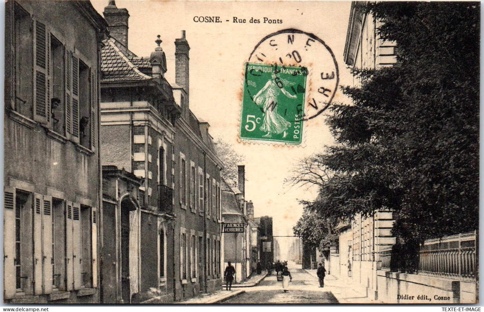 58 COSNE - La Rue Des Ponts. - Cosne Cours Sur Loire