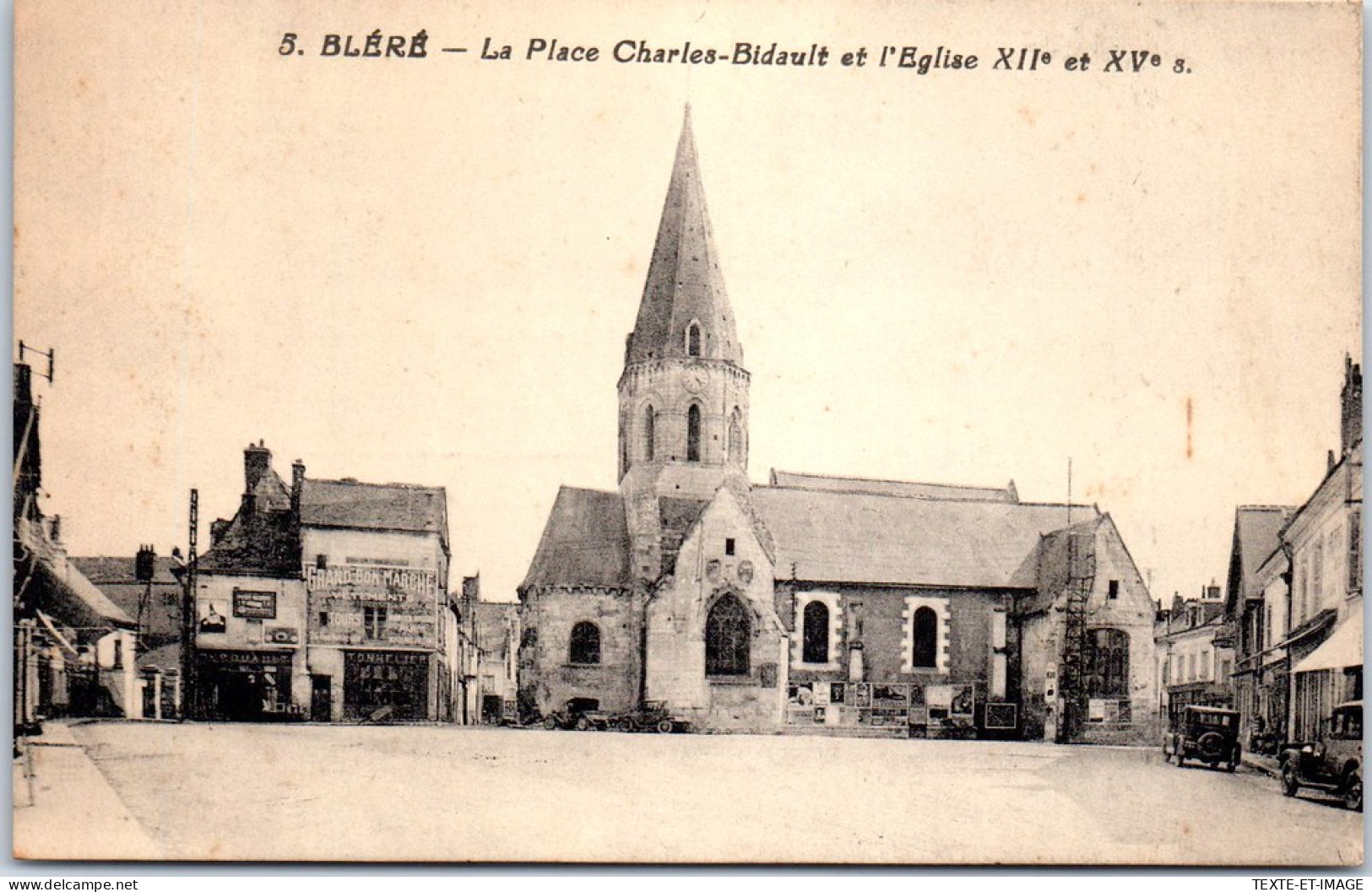 37 BLERE - La Place Charles Bidault Et L'eglise. - Bléré