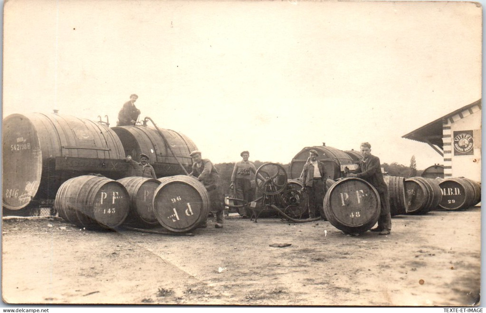 37 CHENONCEAUX - CARTE PHOTO - Dechargement De Tonneaux Gare  - Sonstige & Ohne Zuordnung