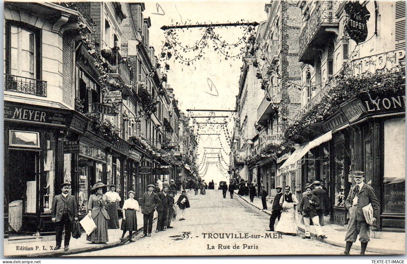 14 TROUVILLE - La Rue De Paris Decoree - Trouville