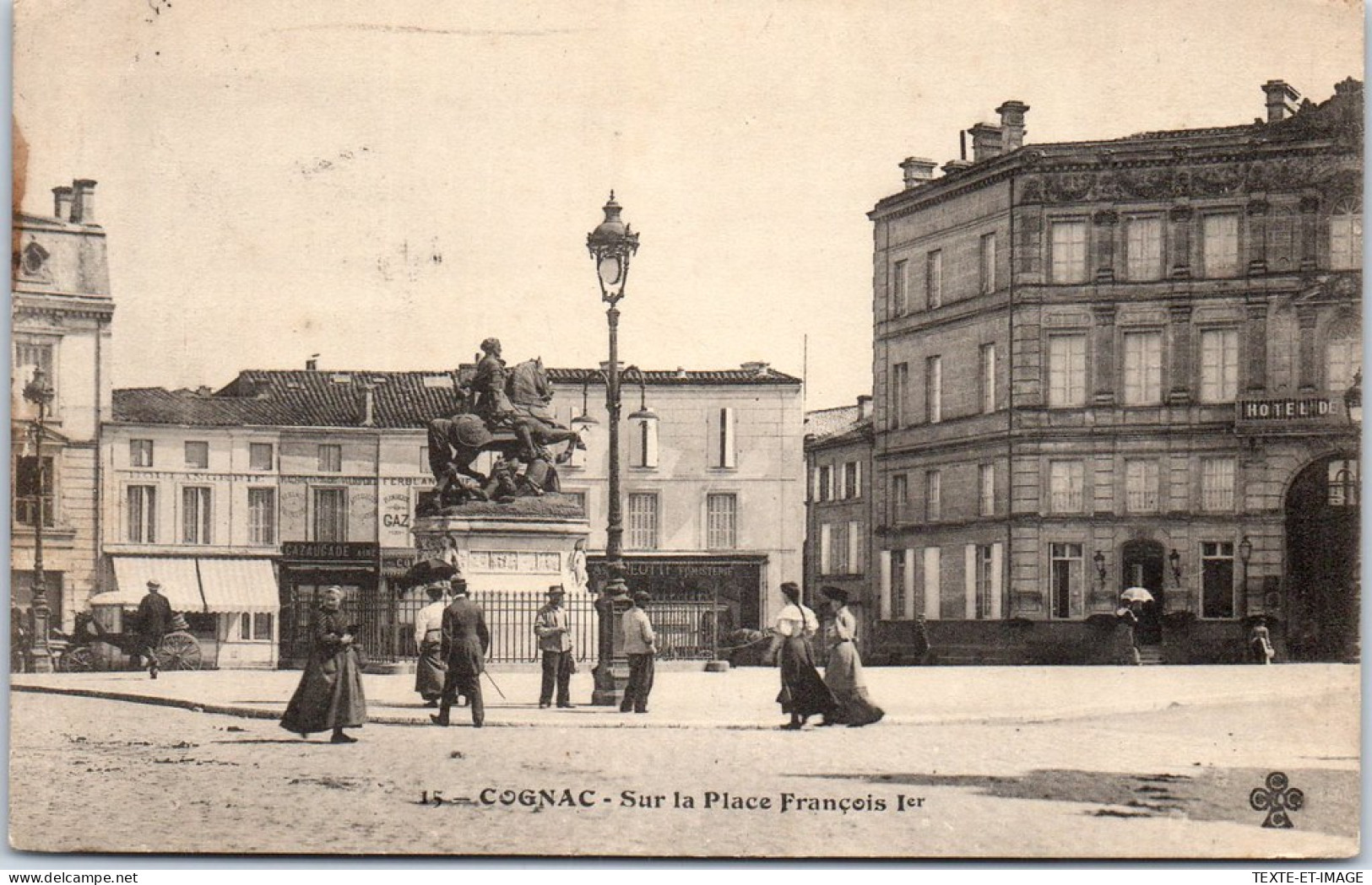 16 COGNAC - Sur La Place Francois 1er -  - Cognac