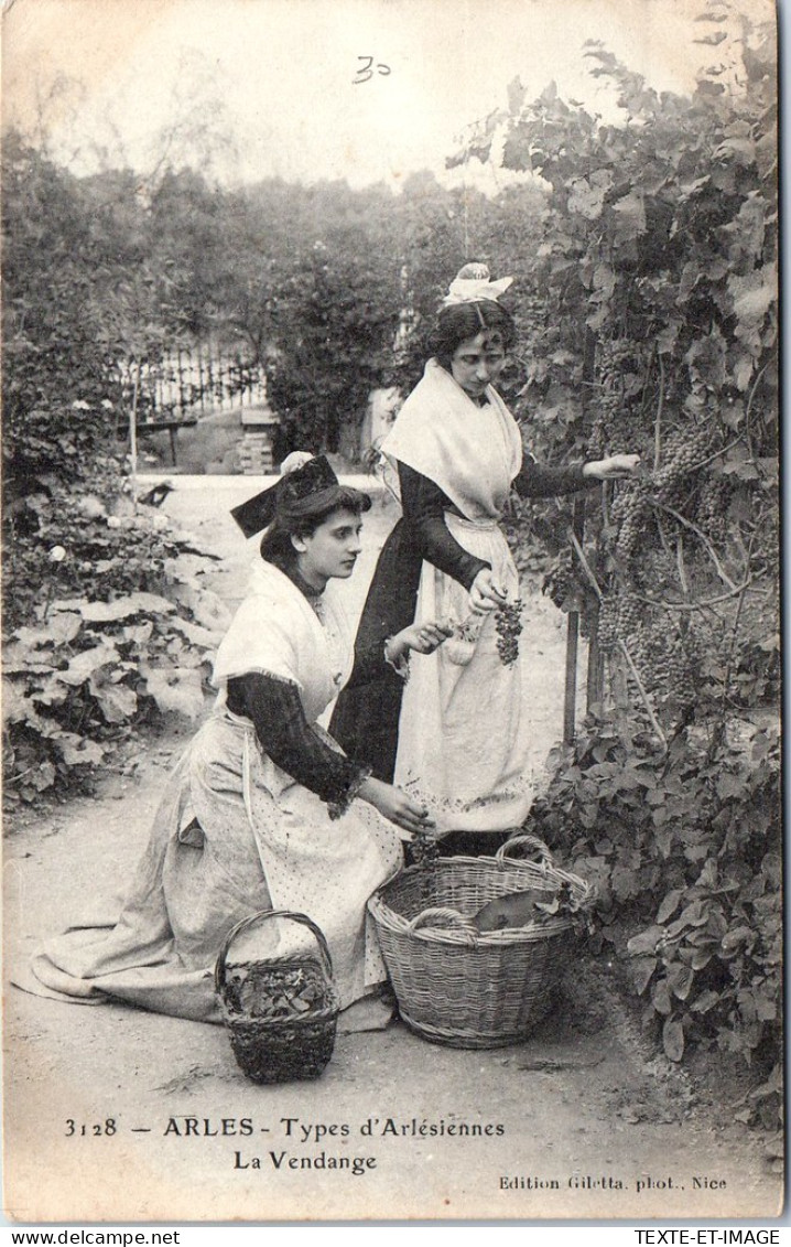 13 ARLES - Types D'arlesiennes En Vendanges. - Sonstige & Ohne Zuordnung