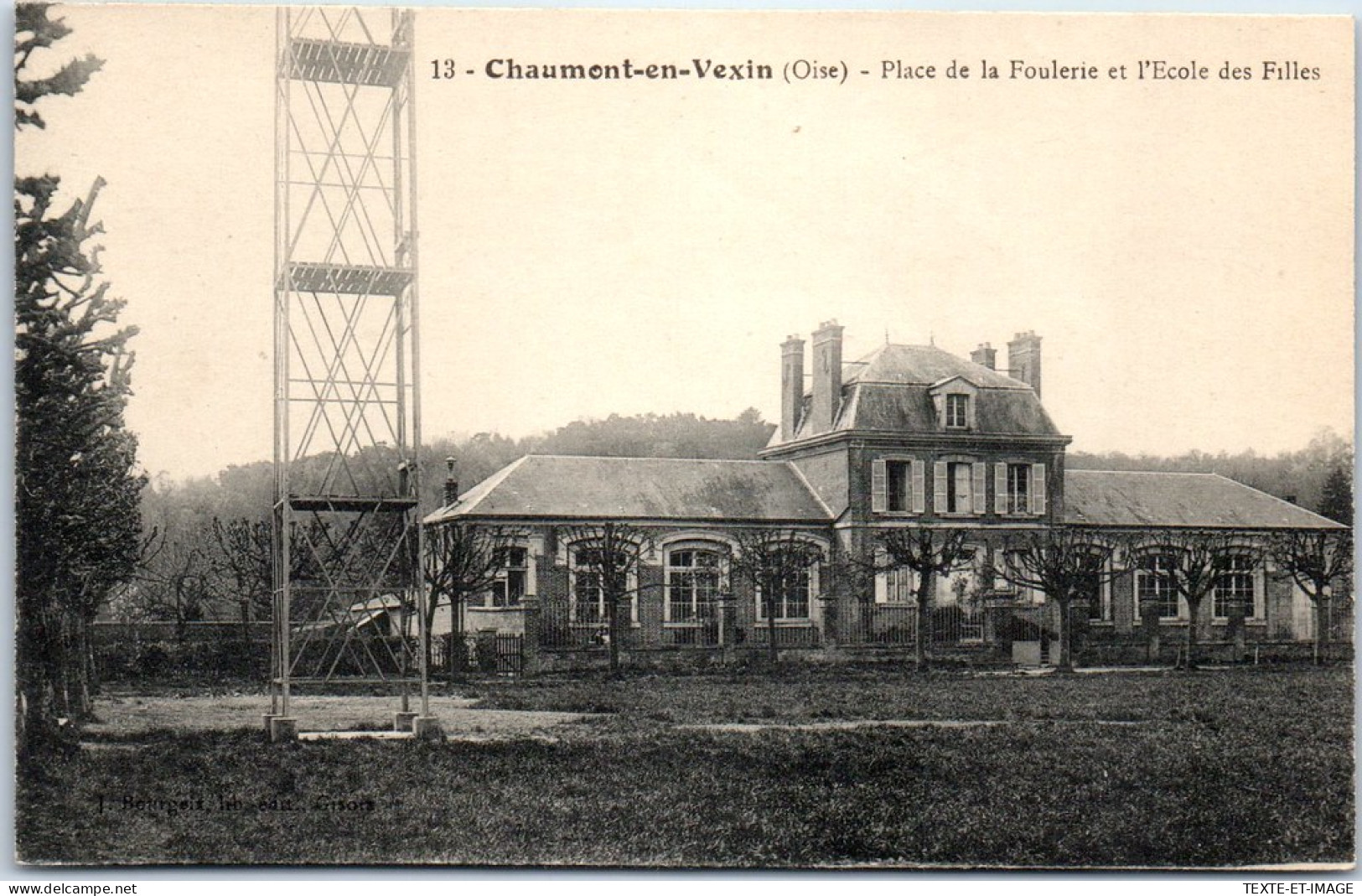 60 CHAUMONT EN VEXIN - Place De La Foulerie, L'ecole. - Chaumont En Vexin