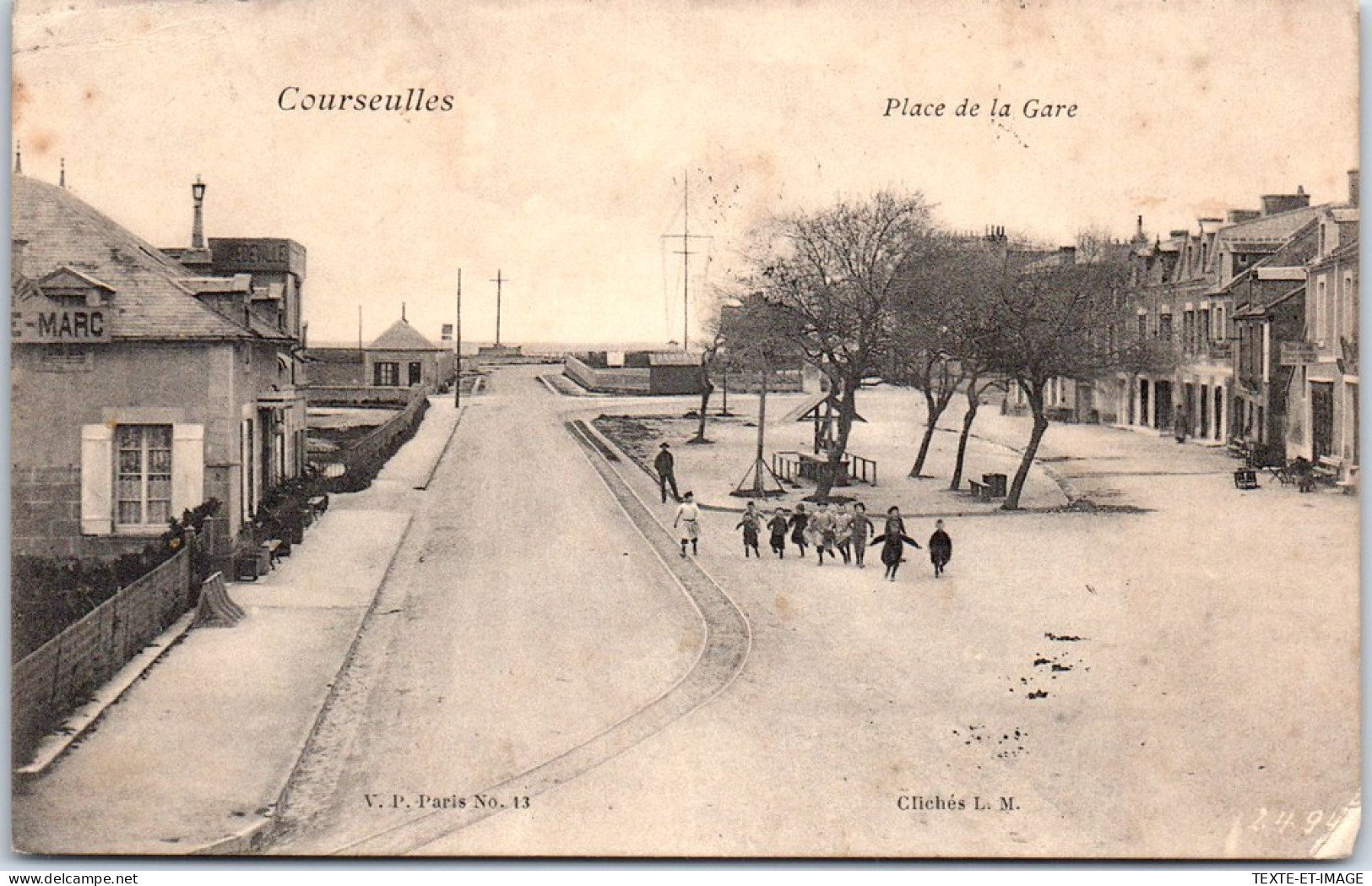 14 COURSEULLES - La Place De La Gare. - Courseulles-sur-Mer