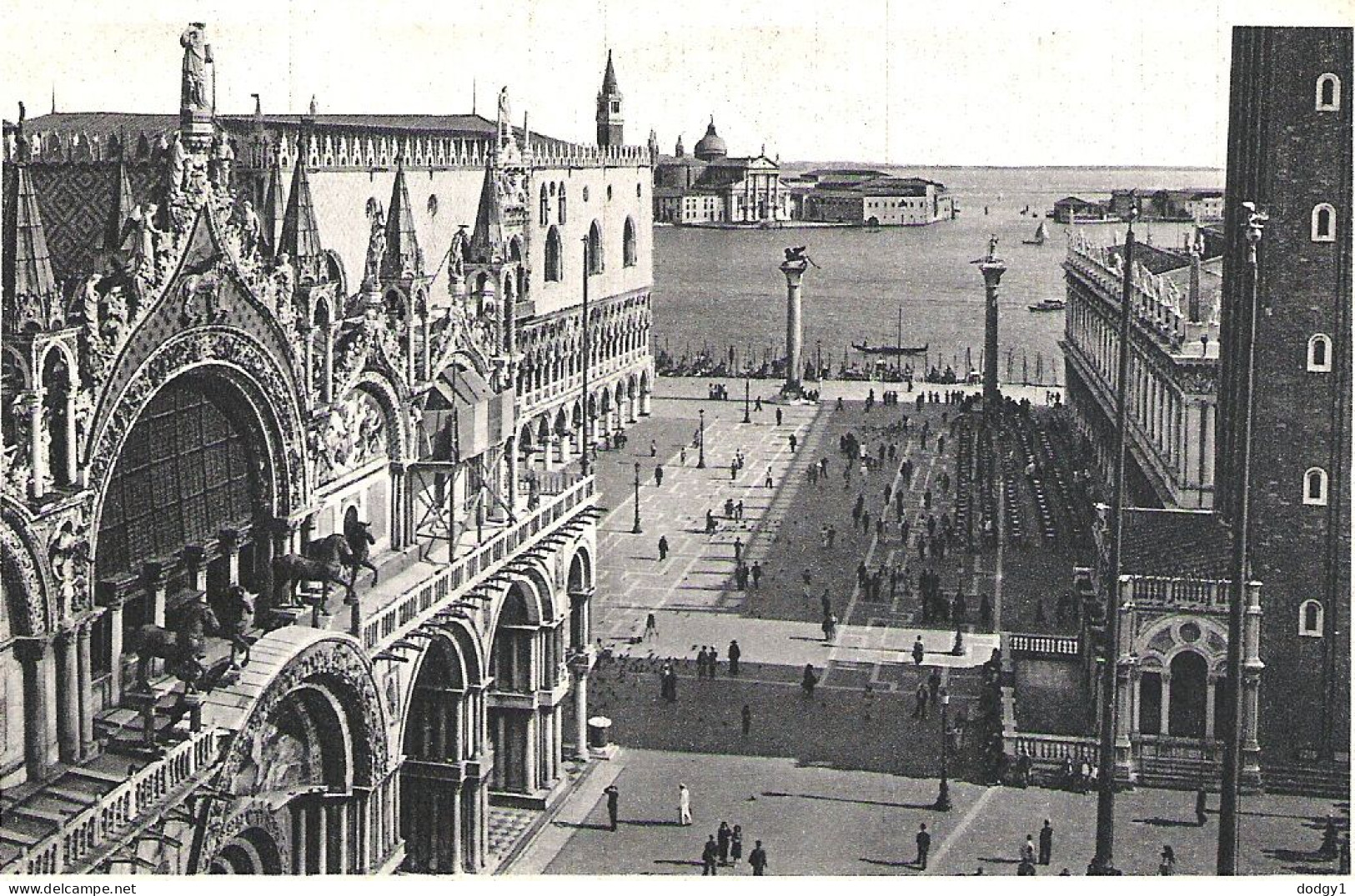 CHURCH AND SQUARE OF ST. MARKS, VENICE, ITALY Circa 1951 USED POSTCARD My7 - Venezia