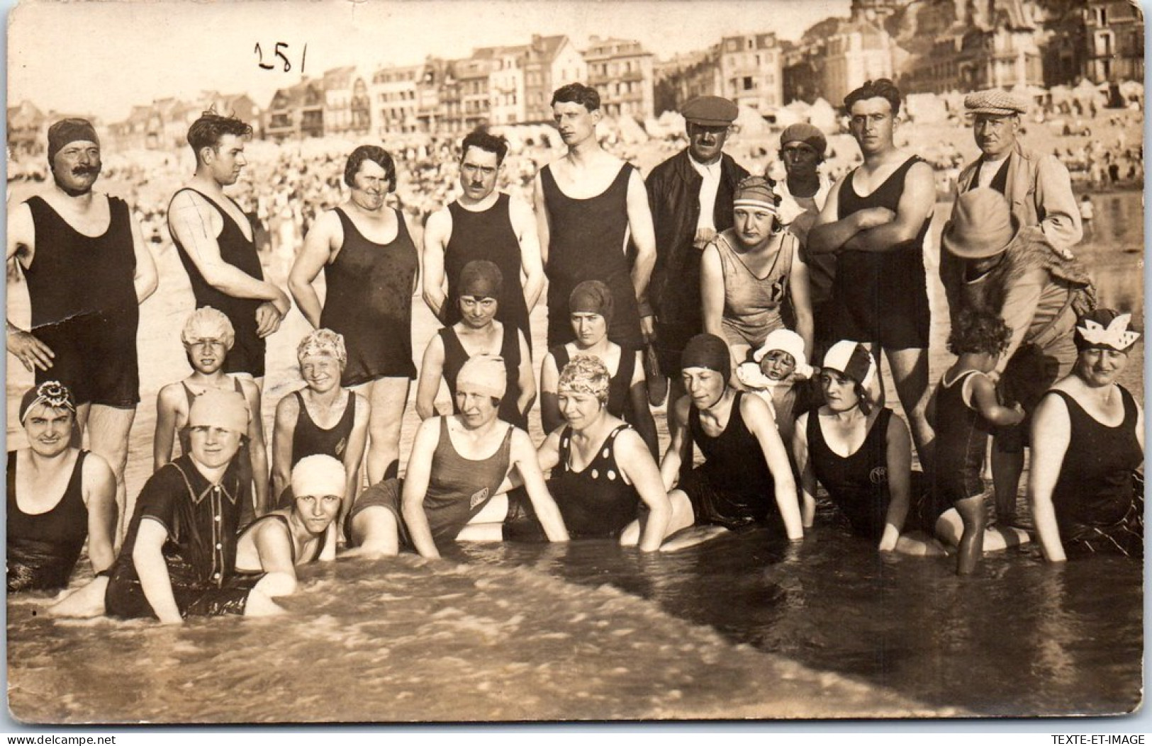 80 MERS LES BAINS - CARTE PHOTO - Baigneurs Sur La Plage  - Mers Les Bains