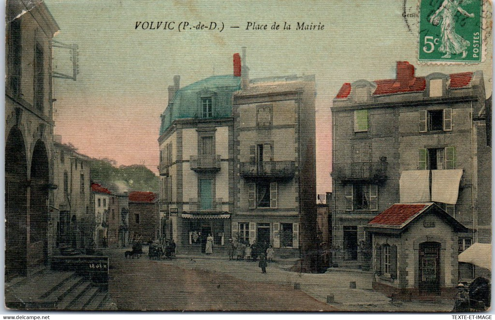 63 VOLVIC - La Place De La Mairie. - Volvic