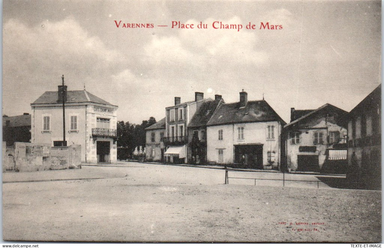 03 VARENNES - La Place Du Champ De Mars. - Autres & Non Classés