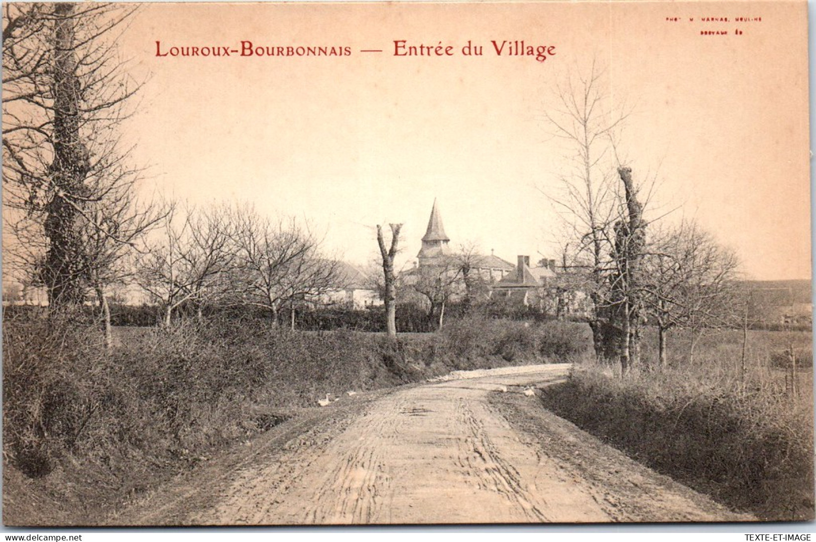 03 LOUROUX BOURBONNAIS - Entree Du Village  - Autres & Non Classés
