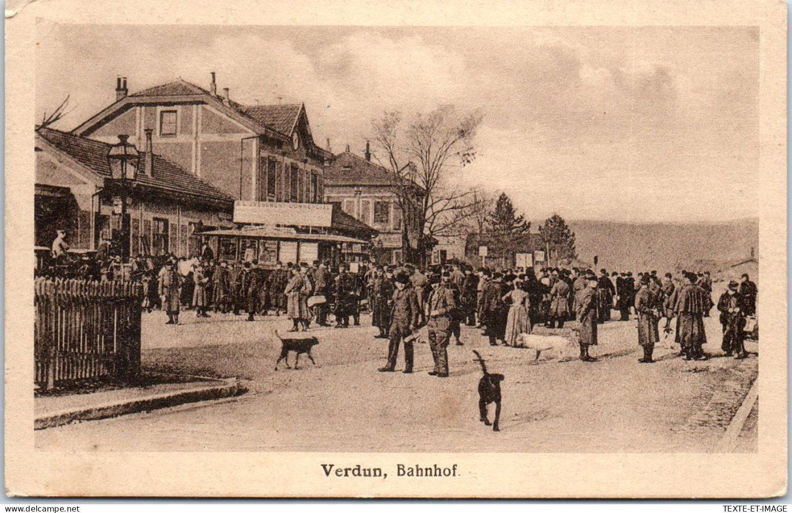 55 VERDUN - La Place De La Gare  - Verdun