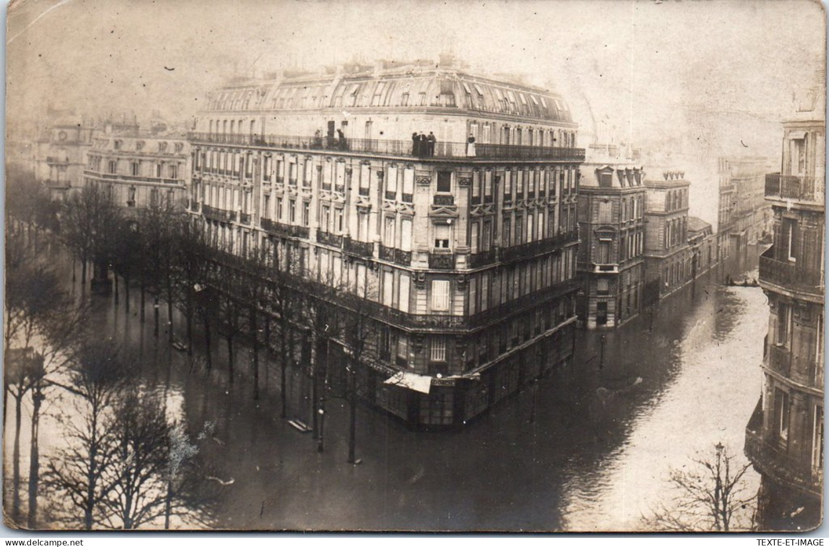 75 PARIS - CARTE PHOTO - Angle De Bld Pendant La Crue De 1910 - Other & Unclassified