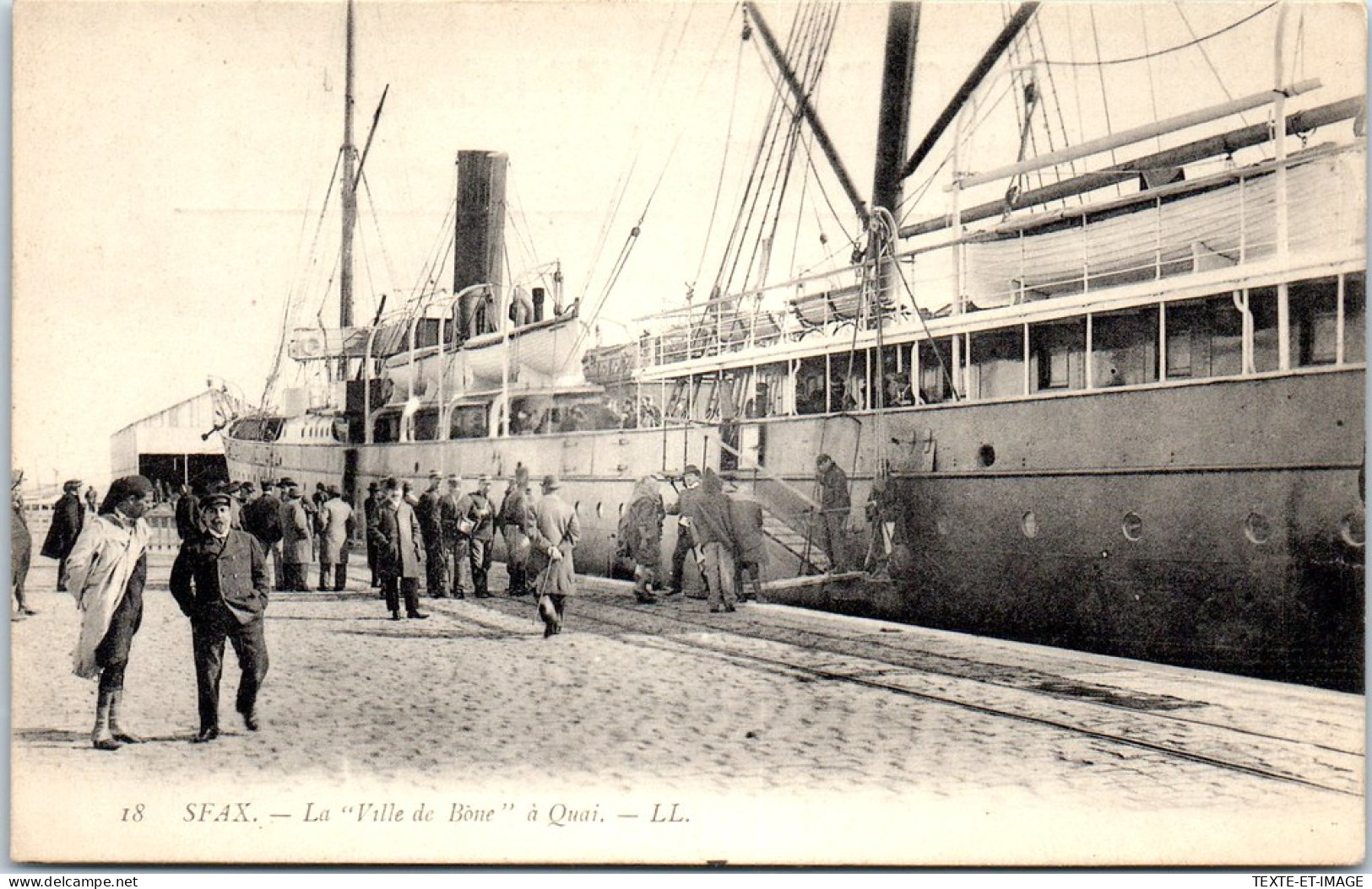 TUNISIE - SFAX - La Ville De Bone A Quai  - Túnez