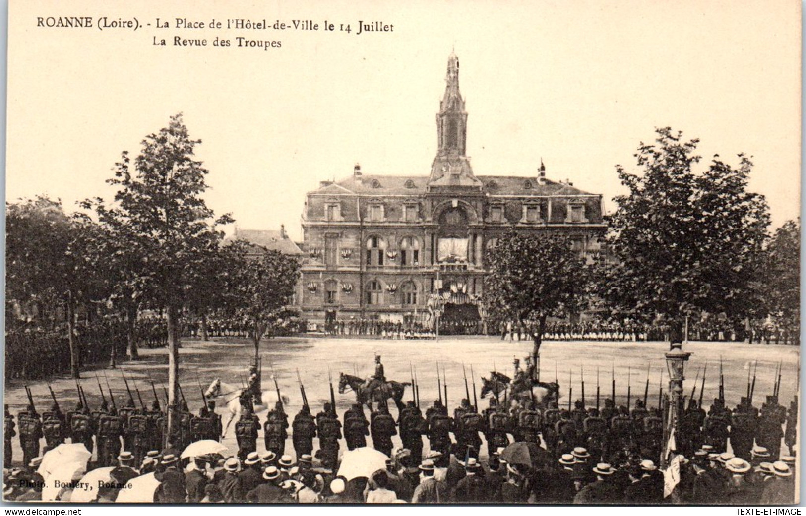 42 ROANNE - Revue Des Troupes Le 14 Juillet. - Roanne