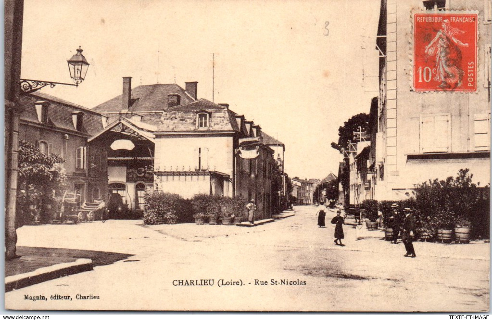 42 CHARLIEU - Un Coin De La Rue Saint Nicolas  - Charlieu