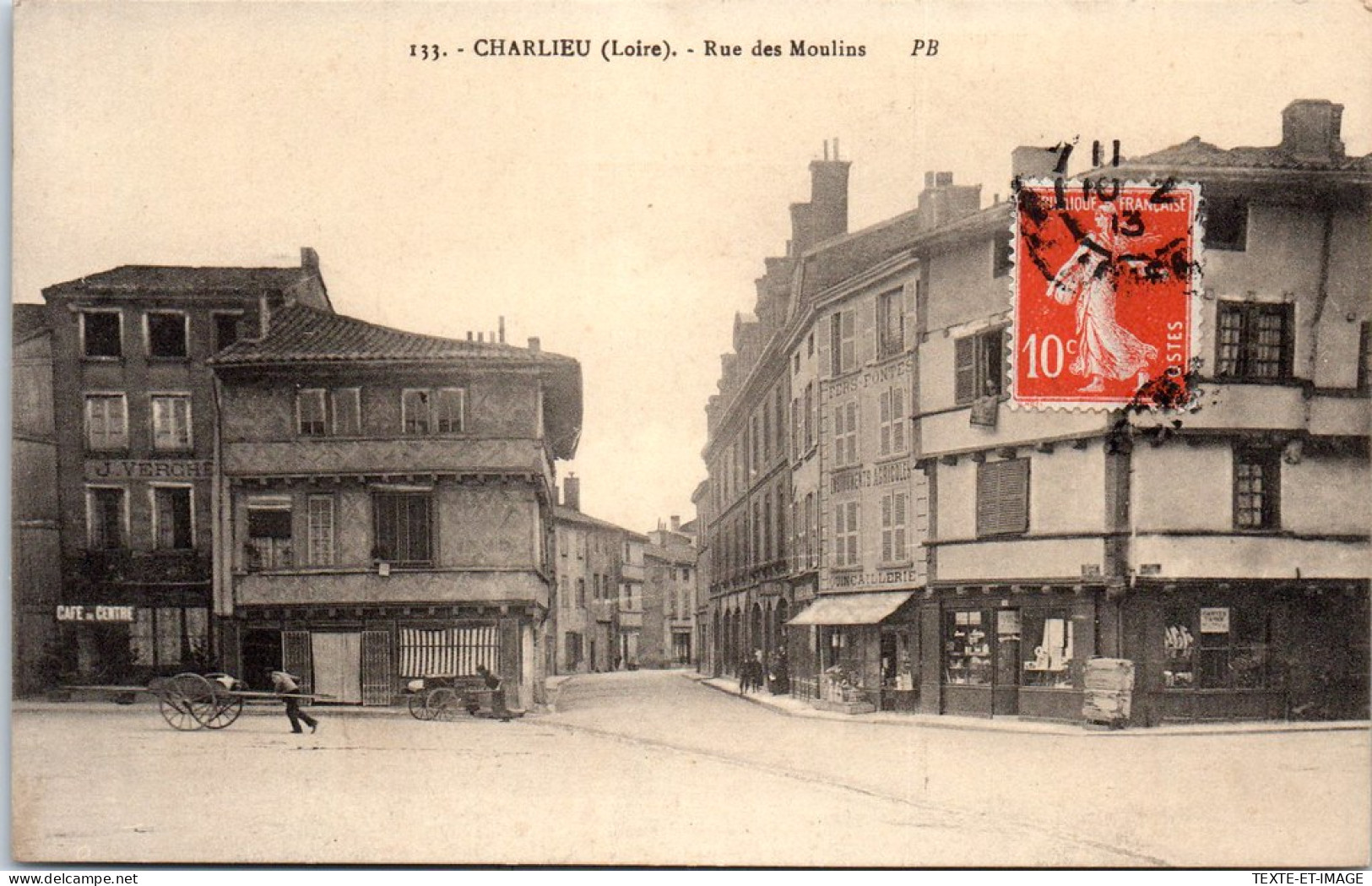 42 CHARLIEU - La Rue Des Moulins  - Charlieu