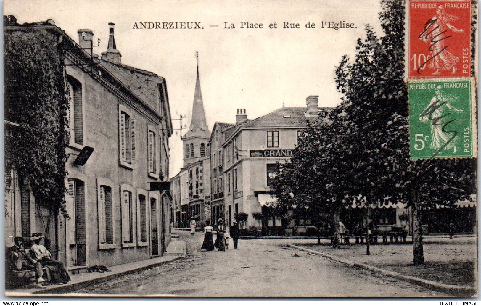 42 ANDREZIEUX - La Place Et Rue De L'eglise  - Andrézieux-Bouthéon