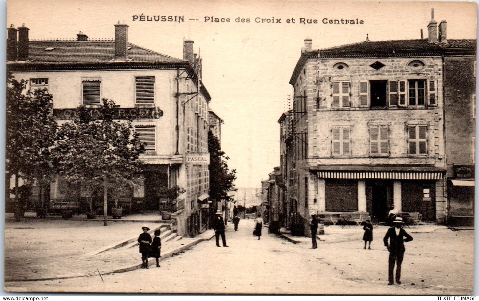 42 PELUSSIN - Place Des Croix Et Rue Centrale. - Pelussin