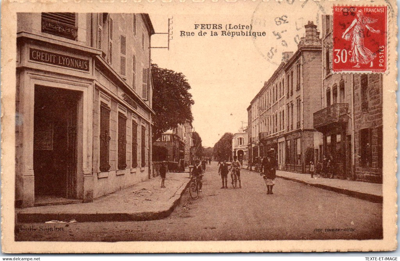 42 FEURS - La Rue De La Republique  - Feurs